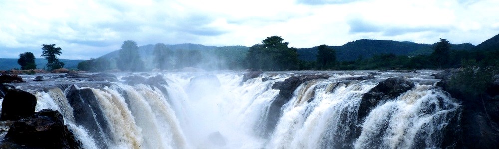 Puliyancholai Falls In Tamil Nadu