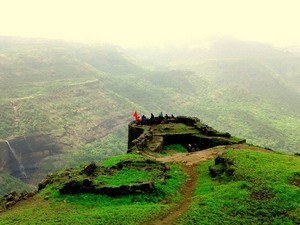 places near mumbai to visit in summer