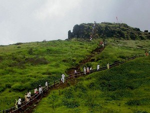 places near mumbai to visit with family