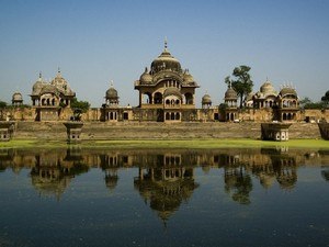 tourist places near delhi within 800 kms