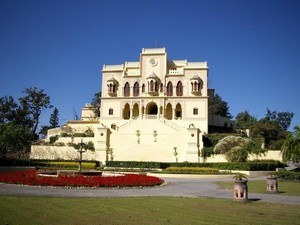 luxury places to visit near delhi