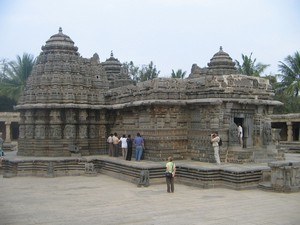 tourist places in karnataka paragraph