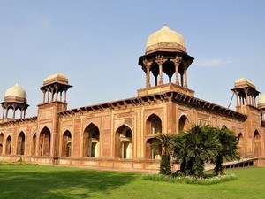 Mariam-uz-Zamani Tomb