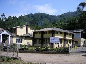 places to visit between kochi and munnar