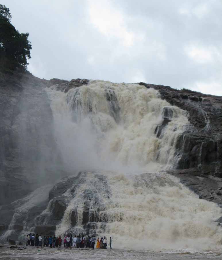 Kuntala Falls | Tourist Places to Visit & Travel Guide to Kuntala Falls