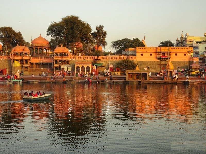 tourist places near ujjain in summer