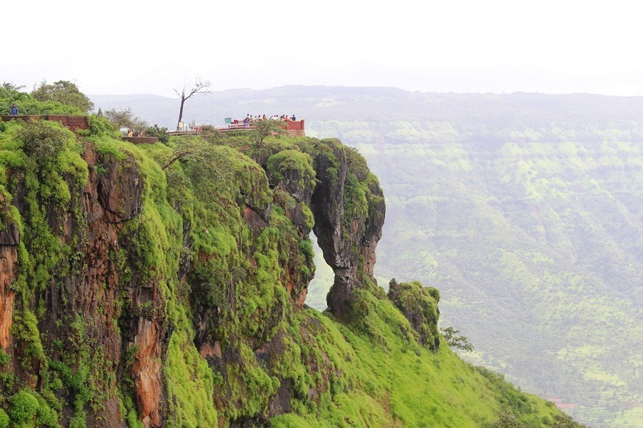 indore to mahabaleshwar tour package