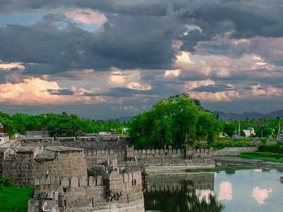 places to visit near hyderabad for vacation